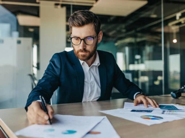 چگونه مدیر مالی شویم و مسیر شغلی